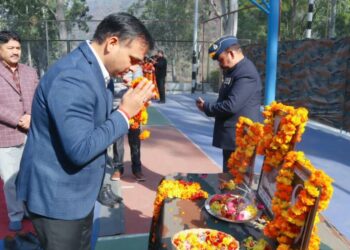 विजय दिवस के शहीदों की शहादत याद कर नम हुई आखें