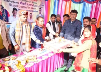 तल्लानागपुर क्षेत्र के चोपता में 17लाभार्थियों को उज्ज्वला योजना के तहत दिये गये निःशुल्क गैस कनेक्शन