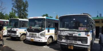 परिवहन निगम के महाप्रबंधक ने घने कोहरे में बसों को सुरक्षित स्थान पर रोकने के दिए आदेश..