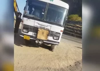 यहाँ बस के ब्रेक फेल,चपेट में आकर महिला की मौत