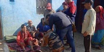पति और बेटे के साथ बाइक पर जा रही थी महिला, गुलदार ने पीछे से झपट्टा मार किया लहूलुहान