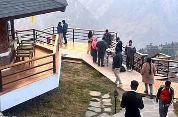 नए साल के जश्न को औली, मसूरी और नैनीताल तैयार, होटल हुए फुल, अब बर्फबारी का इंतजार