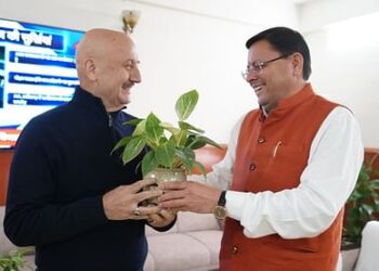 अभिनेता अनुपम खेर ने सीएम धामी से की मुलाकात, फिल्म नीति को लेकर की चर्चा