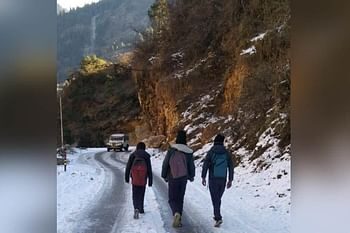 पाला जमने से यहाँ जोखिमभरी हुई वाहनों की आवाजाही