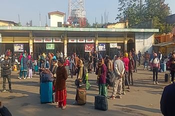 नए साल के पहले दिन हजारों लोग बेबस, रोडवेज समेत केमू बसों की हड़ताल शुरू, यहां-वहां भटक रहे यात्री