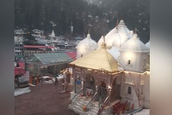 देर शाम इस धाम में हुई बर्फबारी