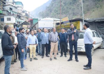 लोनिवि सचिव ने केदारनाथ राजमार्ग का निरीक्षण कर यात्रा व्यवस्थाओं का लिया जायजा