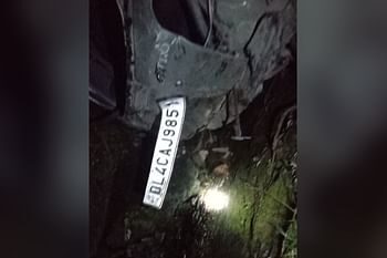 बड़ा हादसा:यात्रियों को लेकर जा रहा वाहन खाई में गिरा, तीन लोगों की मौत और तीन घायल