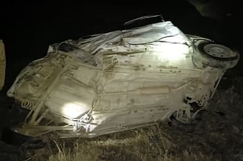 यहाँ बड़ा हादसा, खाई में गिरी कार, तीन लोगों की दर्दनाक मौत