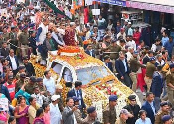 कोटद्वार में सीएम धामी के रोड़ शो में उमड़े लोग