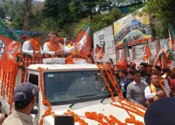 CM धामी ने जोशीमठ में किया रोड शो, अनिल बलूनी के लिए मांगा समर्थन