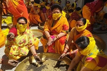 बदरीनाथ के अभिषेक के लिए पिरोया गया तिल का तेल, राजदरबार से रवाना होगी गाडू घड़ा कलश यात्रा