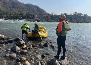 परिवार के साथ इंदौर से ऋषिकेश घूमने आया युवक गंगा में डूबा, नहीं लगा कोई सुराग