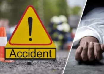 यहाँ वाहन खाई में दुर्घटनाग्रस्त, 3 की मौत, 1 घायल