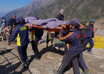 केदारनाथ यात्रा में यात्रियों की सुरक्षा के लिए तैनात डीडीआरएफ, एसडीआरएफ एवं सेक्टर अधिकारी की टीमें बनी देवदूत