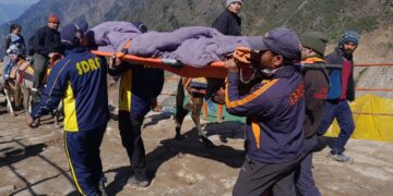 केदारनाथ यात्रा में यात्रियों की सुरक्षा के लिए तैनात डीडीआरएफ, एसडीआरएफ एवं सेक्टर अधिकारी की टीमें बनी देवदूत