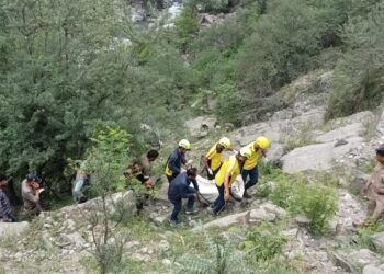 यहाँ वाहन दुर्घटनाग्रस्त, एक की मौत, तीन घायल