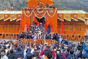 कपाट खोलने के बाद धाम में हुआ कुछ ऐसा, जिसे देश के लिए शुभ संकेत मान रहे तीर्थ पुरोहित