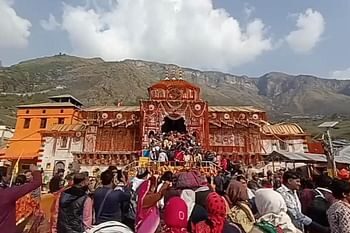 पहली बार एक दिन में पहुंचे 28 हजार श्रद्धालु, एक लाख पार हुई दर्शनार्थियों की संख्या