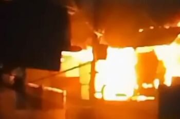 मोरी ब्लॉक के दूरस्थ सालरा गांव में भीषण अग्निकांड, कई घर जलकर राख, पांच लोग झुलसे