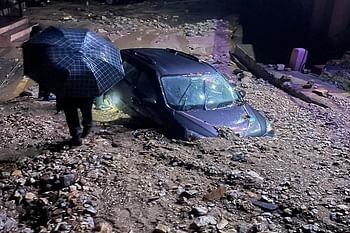 सोमेश्वर में फटा बादल…मची तबाही, भारी बारिश से आफत, मकानों में घुसा मलबा