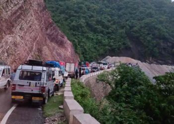 रात 10 बजे से सुबह 5 बजे तक बद्रीनाथ व गौरीकुंड हाईवे पर यात्री वाहन संचालन पर रोक,बरसात के मौसम को देखते हुए बैरियर पर होगी सघन चेकिंग