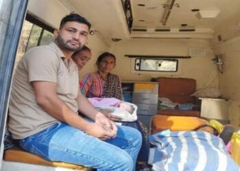 उत्तराखंड की बदहाल स्वास्थ्य सेवाएं- गंभीर बताकर किया रेफर,एंबुलेंस कर्मियों ने कराया सुरक्षित प्रसव