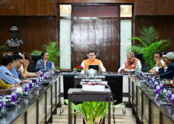 चारधाम यात्रा व्यवस्थाओं की सीएम धामी ने ली बैठक