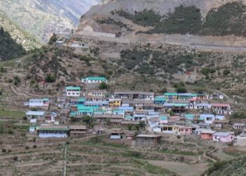 उपचुनाव- सीमांत नीति- माणा घाटी के मतदाता पहली बार अपने पैतृक गांव में करेंगे मतदान, डीएम ने  मतदान केंद्रों का किया निरीक्षण