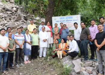 जल संरक्षण एवं संवर्धन के लिए वृक्षारोपण कर मनाया जल उत्सव कार्यक्रम,रुद्रप्रयाग जल संरक्षण अभियान को बनाने में सभी की सहभागिता जरूरी:चौधरी