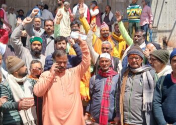 बद्रीनाथ में मास्टर प्लान प्रभावितों ने किया सांकेतिक प्रदर्शन