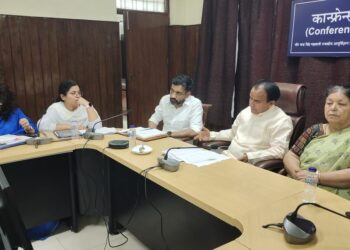 अधिक से अधिक लोगों को सौर ऊर्जा से जोड़ने का रखें लक्ष्य, प्रत्येक ब्लाक में खुलेगा जन औषधि केन्द्र:डॉ रावत