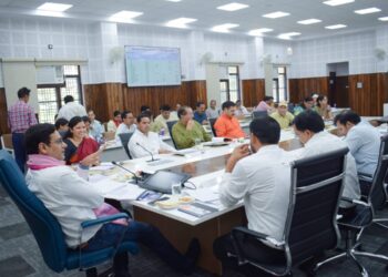 युवाओं और महिलाओं को सशक्त बनाने की दिशा में होगा कार्य:सौरभ, पशुपालन एवं जिला प्रभारी मंत्री ने ली जिला योजना समिति की बैठक