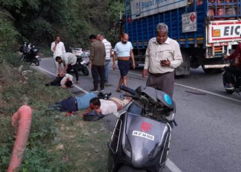 बद्रीनाथ राजमार्ग पर खांकरा बैंड के पास स्कूटी और डंपर हुए आमने -सामने