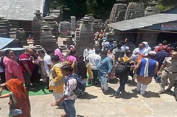 जागेश्वर धाम में श्रद्धालुओं की उमड़ रही भीड़