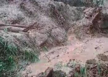 केदारघाटी के रुमसी में फटा बादल, क़ृषि भूमि तबाह, स्कूल को जाने वाला रास्ता ध्वस्त, दहशत के माहौल में ग्रामीण