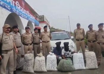 PRESS लिखी कार में हो रहा था अजीबोगरीब काम,फिर पुलिस ने लिया एक्शन