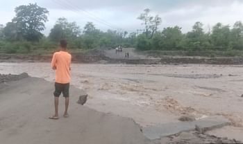 यहाँ उफनाई मालन नदी, देर शाम वैकल्पिक मार्ग पर हुई आवाजाही सुचारु