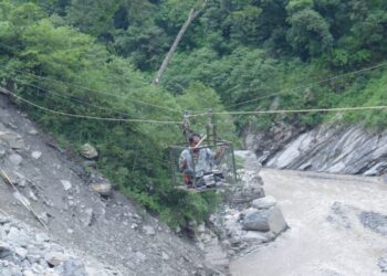घायल, बुजुर्ग एव दिव्यांगों के लिए ट्रॉली से शुरू हुआ रेस्क्यू,जिलाधिकारी सौरभ गहरवार एव पुलिस अधीक्षक विशाखा मौके पर मुस्तैद