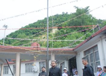 78वें स्वतंत्रता दिवस पर रुद्रप्रयाग डीएम डॉ सौरभ गहरवार ने ध्वजारोहण कर जनपदवासियों को दी शुभकामनायें एवं बधाई