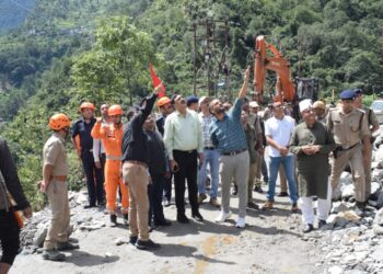 केदारनाथ यात्रा मार्ग पर डेंजर जोन को हेलमेट पहनकर पार करेंगे श्रद्धालु, यात्रा मार्ग पर और पुख्ता होंगे श्रद्धालुओं की सुरक्षा के इंतजाम