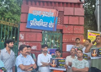 अंकिता भण्डारी को न्याय दिलाने के लिए फिर सड़कों में आए लोग, गांधी पार्क से निकाला कैंडल मार्च