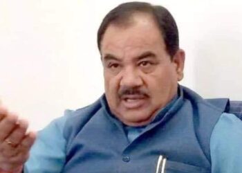 ईडी ऑफिस पहुँचे जब पूर्व मंत्री,पूछताछ के लिये बुलाया