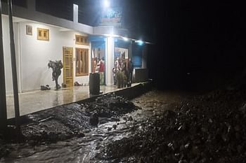 यमुनोत्री धाम समेत आसपास के क्षेत्रों में भारी बारिश, घरों-होटलों में घुसा पानी, हाईवे पर फैला मलबा