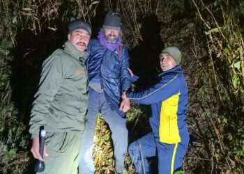 नीलकंठ ट्रैक पर विदेशी पर्यटक का सुरक्षित बचाव: बद्रीनाथ पुलिस और एसडीआरएफ की सराहनीय भूमिका