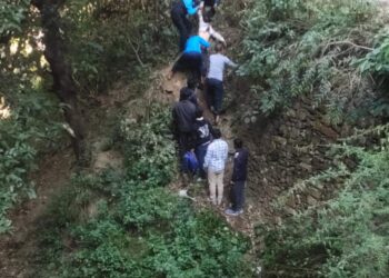 यहाँ बाइक सवार युवक की मौत, एक घायल