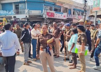 अवैध अतिक्रमण पर चला श्रीनगर प्रशासन का डंडा