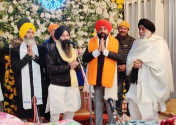 उत्तराखंड राज्यपाल ने गुरुद्वारा हेमकुंड साहिब में टेका मत्था