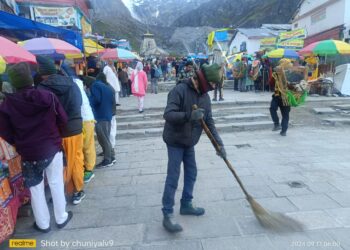 केदारनाथ धाम में नगर पंचायत द्वारा चाक चौबंद सफाई व्यवस्था,सिंगल यूज प्लास्टिक पर लिया जा रहा जुर्माना