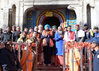 बाबा केदार के दर पर पहुंचे उत्तराखंड राज्यपाल गुरमीत सिंह तीर्थ पुरोहित एवं पुजारियों ने रुद्राक्ष एवं फूल मालाओं से किया स्वागत